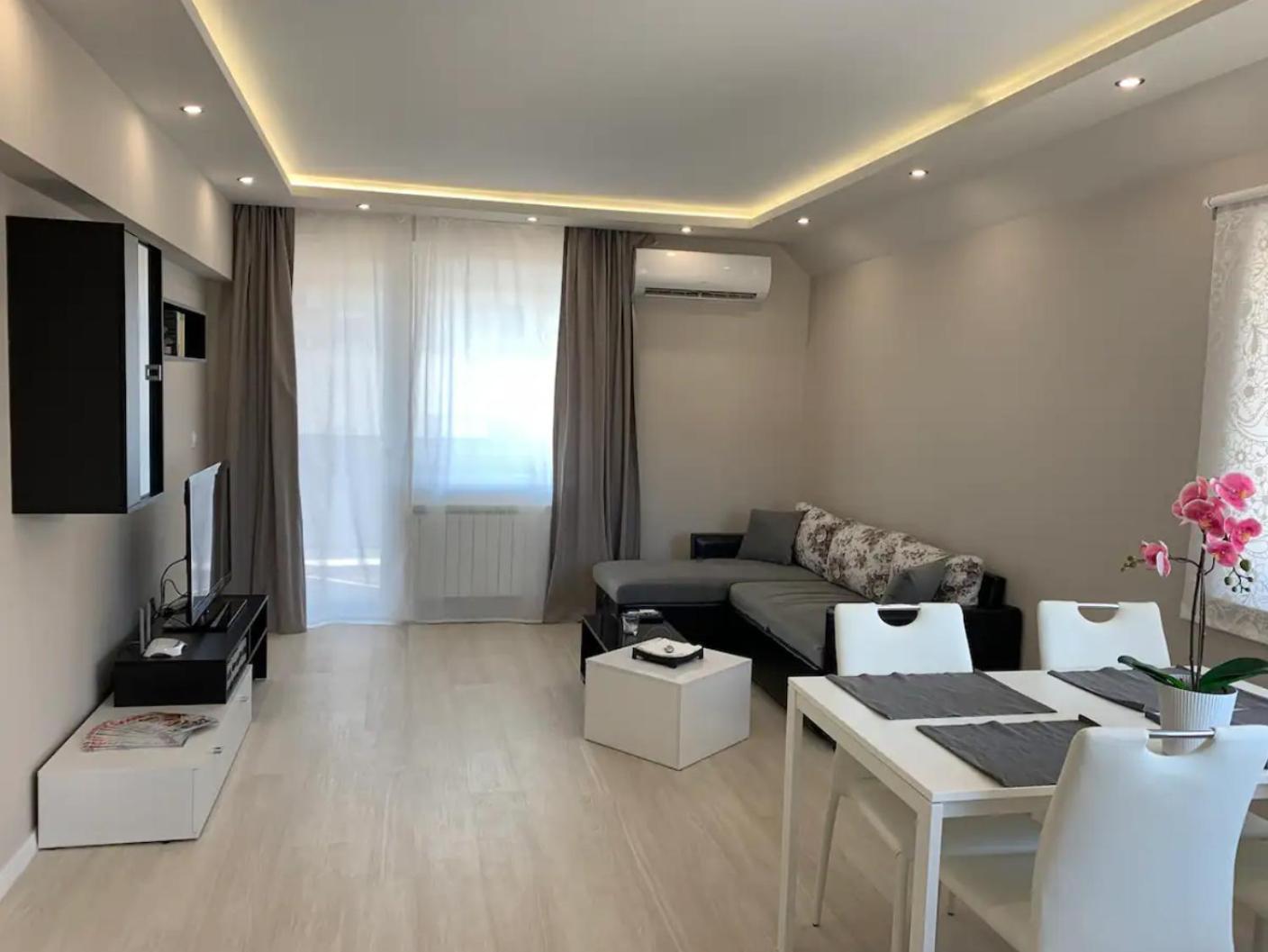 Apartament Chicago Modern 1bdr Near Arena 8888 And Sofiamed
